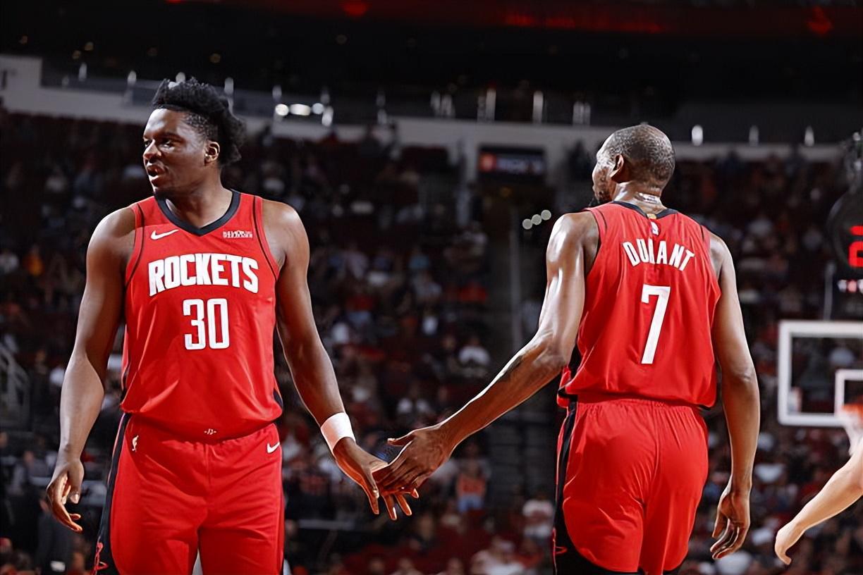 各种黄油手！火箭替补中锋在进攻端真是完全起不到任何作用？