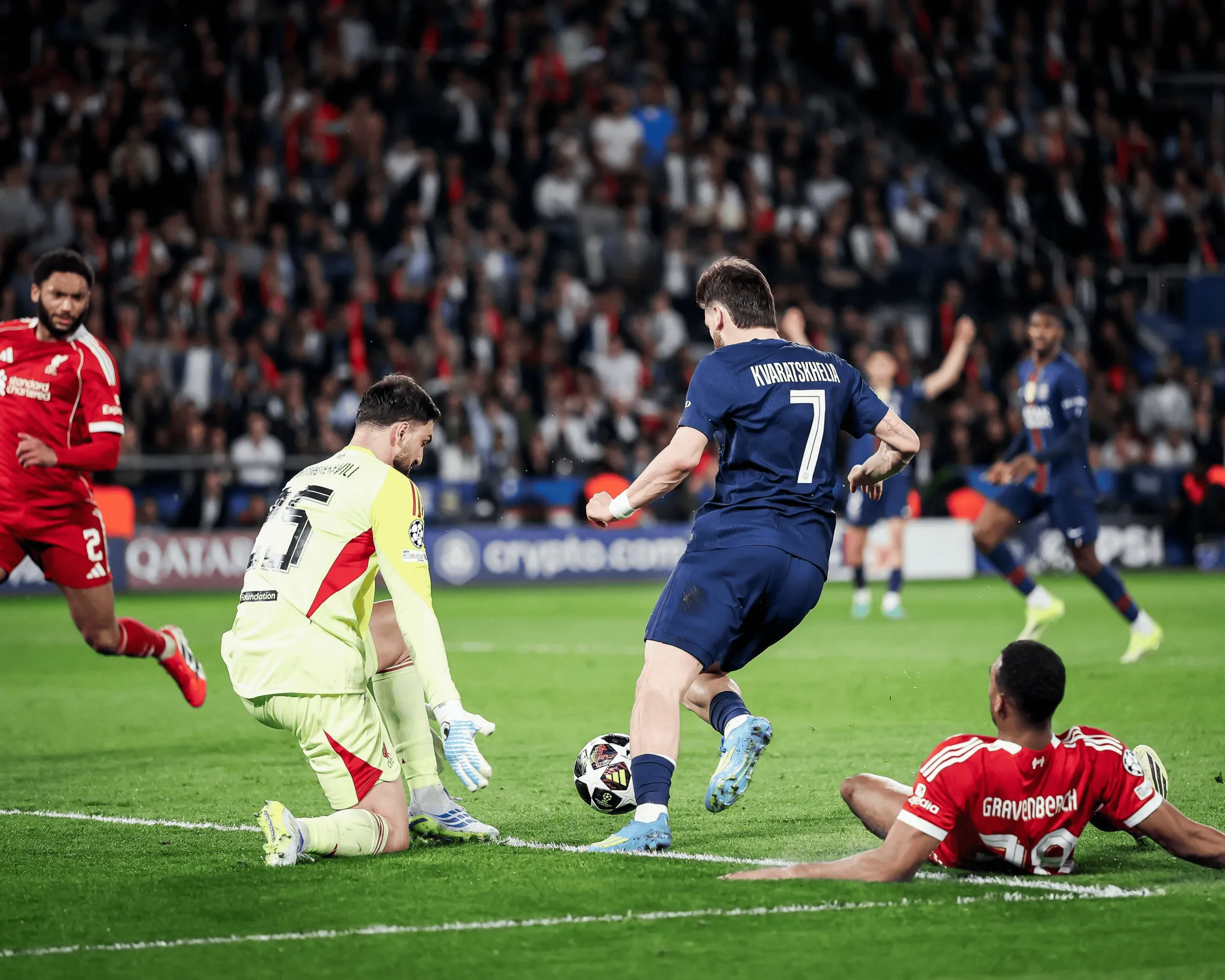 bob半岛体育登录入口-巴黎2-0利物浦全场数据：射门18-3，射正6-0，绝佳机会4-0