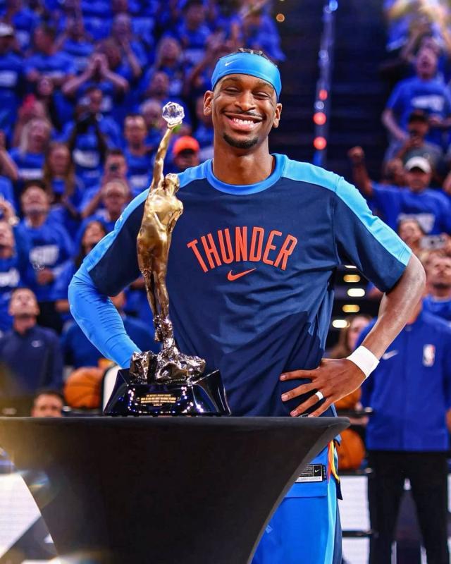 bob半岛体育官方网站-NBA奖项预测：MVP&amp;DPOY毫无悬念 最佳新秀归属康神